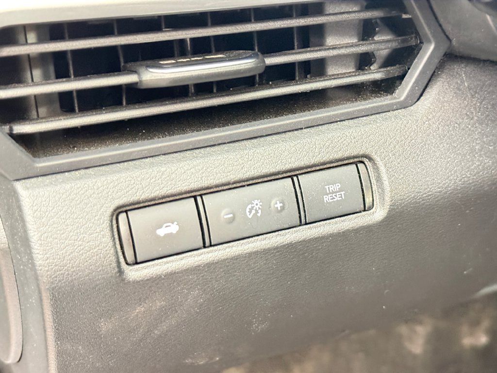 Used 2025 Nissan Altima 2.5 SR FWD image 16