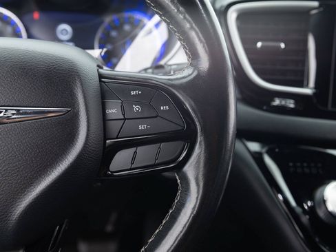 Used 2020 Chrysler Pacifica Touring-L Plus w/ S Appearance Package FWD image 38