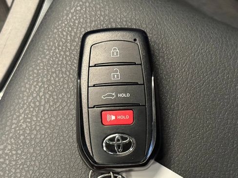 Used 2025 Toyota Camry LE w/ Convenience Package image 19