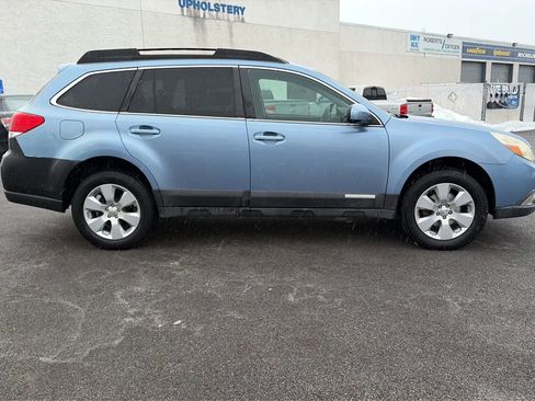 Used 2011 Subaru Outback 2.5i Premium w/ All-Weather Pkg image 8