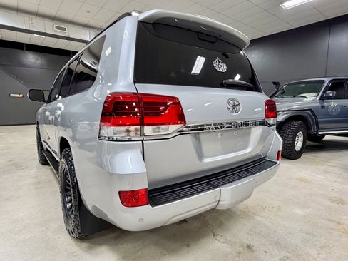 Used 2016 Toyota Land Cruiser image 12