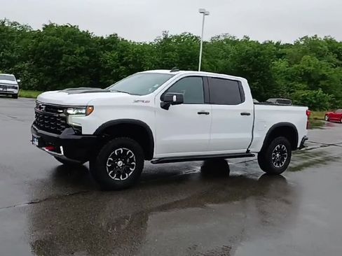 Used 2022 Chevrolet Silverado 1500 ZR2 w/ Technology Package image 4