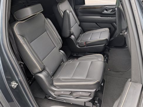 Used 2021 Chevrolet Suburban Premier w/ Premium Package 2 RWD image 23