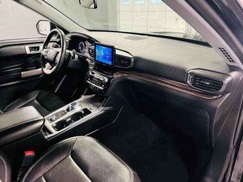 Used 2021 Ford Explorer Limited w/ Hybrid Equipment Group 310A AWD/4WD image 38