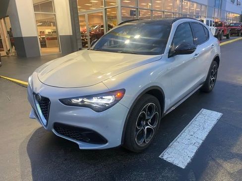 Used 2024 Alfa Romeo Stelvio Ti image 4