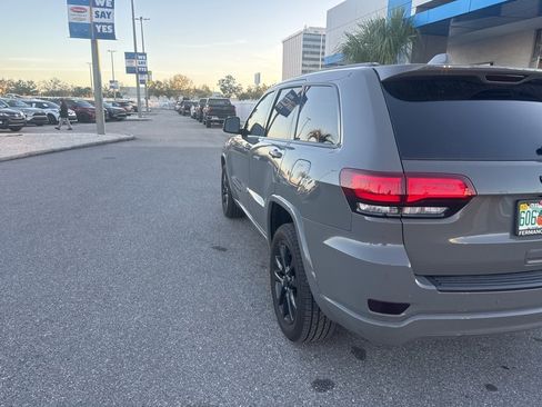 Used 2021 Jeep Grand Cherokee Laredo X image 7