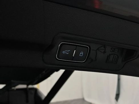 Used 2021 Ford Explorer XLT w/ Equipment Group 202A AWD/4WD image 26