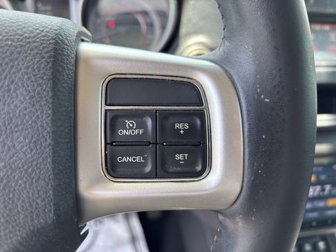 Used 2019 Dodge Journey SE w/ Connectivity Group FWD image 9