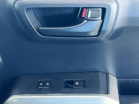 Used 2018 Toyota Tacoma SR5 image 31