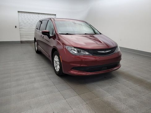 Used 2022 Chrysler Voyager LX FWD image 13