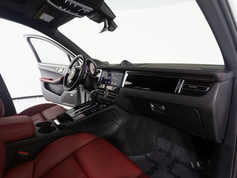 New 2026 Porsche Macan image 25