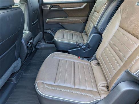 New 2026 GMC Acadia Denali Ultimate w/ LPO, Rugged Package AWD/4WD image 13