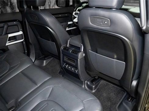 Used 2022 Land Rover Defender 110 S image 19