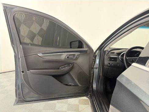 Used 2019 Chevrolet Impala LT FWD image 10