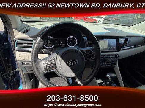 Used 2017 Kia Niro Touring w/ Advanced Technology Package FWD image 17