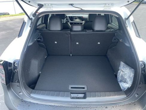 New 2025 Nissan Kicks SR image 11