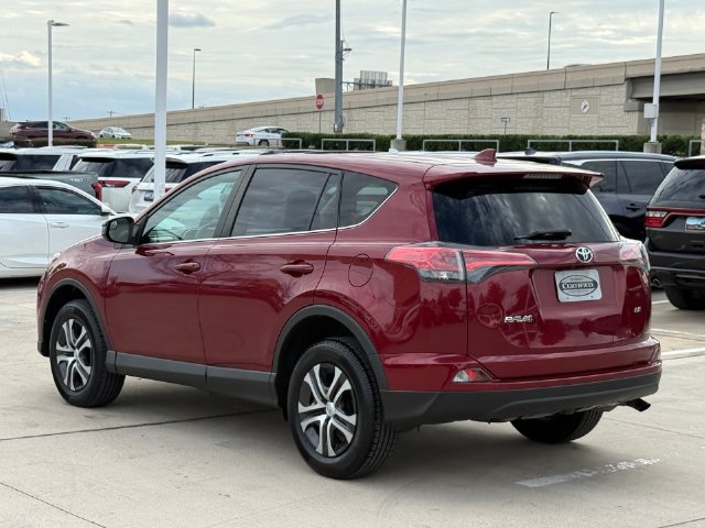 Used 2018 Toyota RAV4 LE FWD image 6