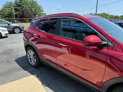 Used 2021 Buick Encore GX Select w/ Advanced Technology Package FWD image 6