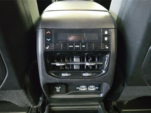 Used 2022 Jeep Grand Cherokee L Limited image 17