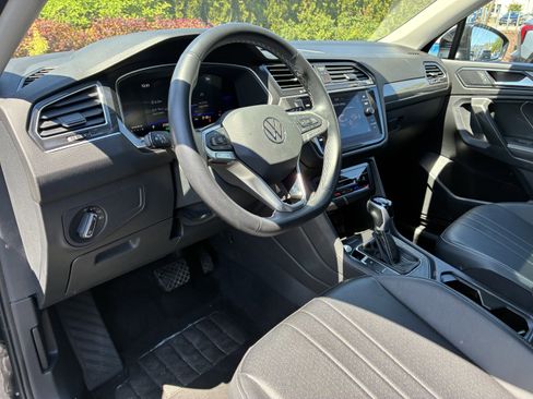 Used 2024 Volkswagen Tiguan SE image 22