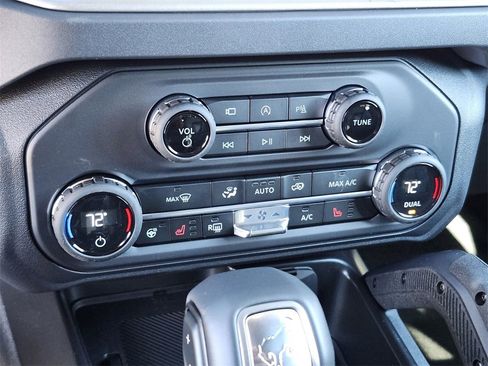 New 2025 Ford Bronco Outer Banks w/ Sasquatch Package image 21