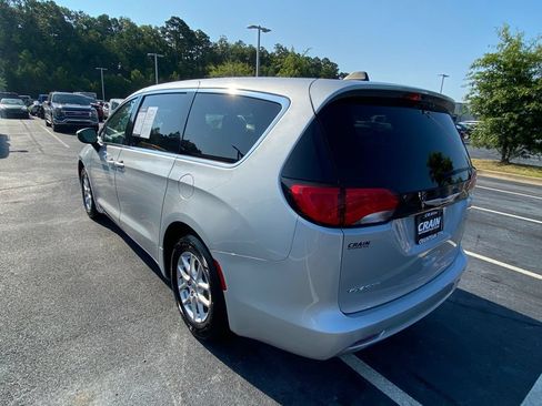 Used 2023 Chrysler Voyager LX FWD image 5