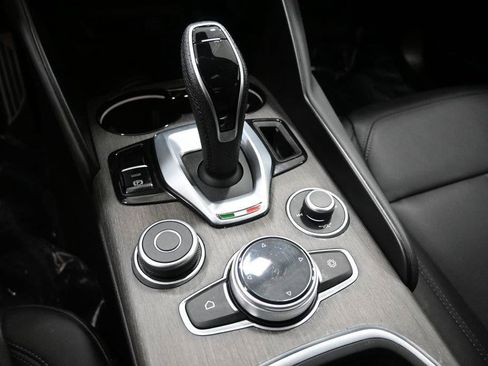Used 2023 Alfa Romeo Giulia Ti AWD/4WD image 23