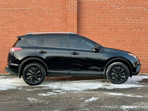Used 2018 Toyota RAV4 LE image 4