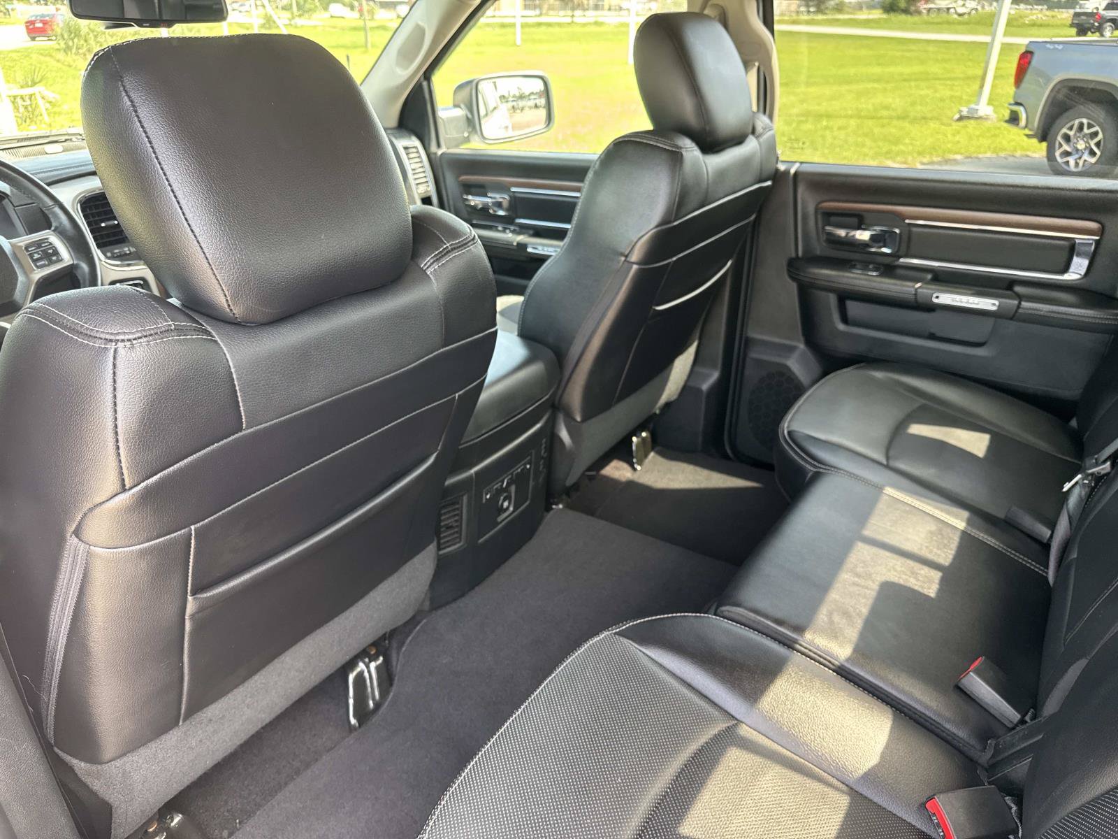 Used 2017 RAM 1500 Laramie w/ Convenience Group AWD/4WD image 18