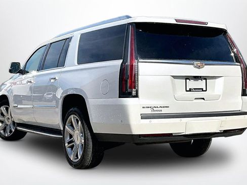 Used 2017 Cadillac Escalade ESV Luxury AWD/4WD image 4