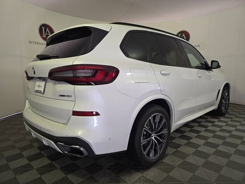 Used 2021 BMW X5 xDrive40i w/ M Sport Package image 4