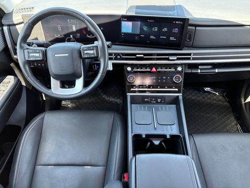Used 2025 Hyundai Santa Fe SEL FWD image 11