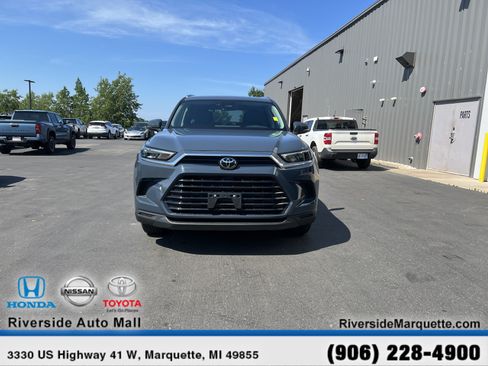 Used 2025 Toyota Grand Highlander AWD image 2