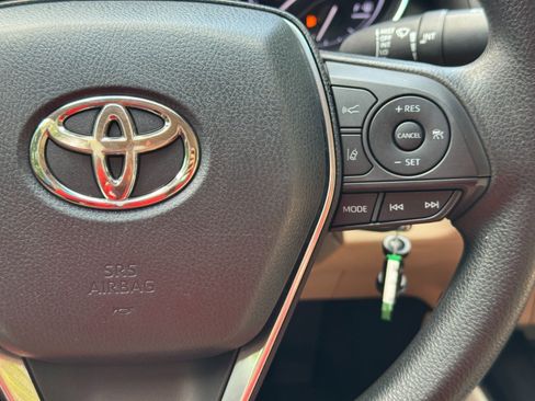 Used 2019 Toyota Camry LE FWD image 20