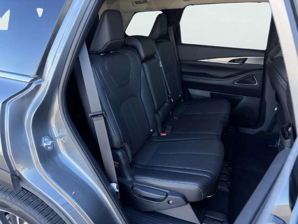 Used 2026 INFINITI QX60 Luxe w/ Cargo Package FWD image 15