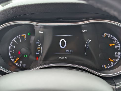 Used 2019 Jeep Grand Cherokee Laredo image 16