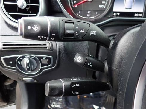 Used 2018 Mercedes-Benz GLC 300 4MATIC image 18