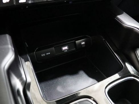 Used 2025 Kia Telluride LX FWD image 25