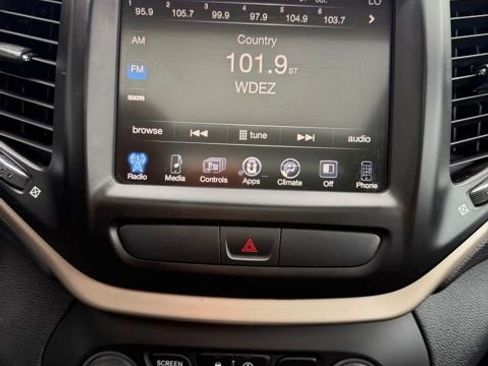 Used 2016 Jeep Cherokee 75th Anniversary AWD/4WD image 23