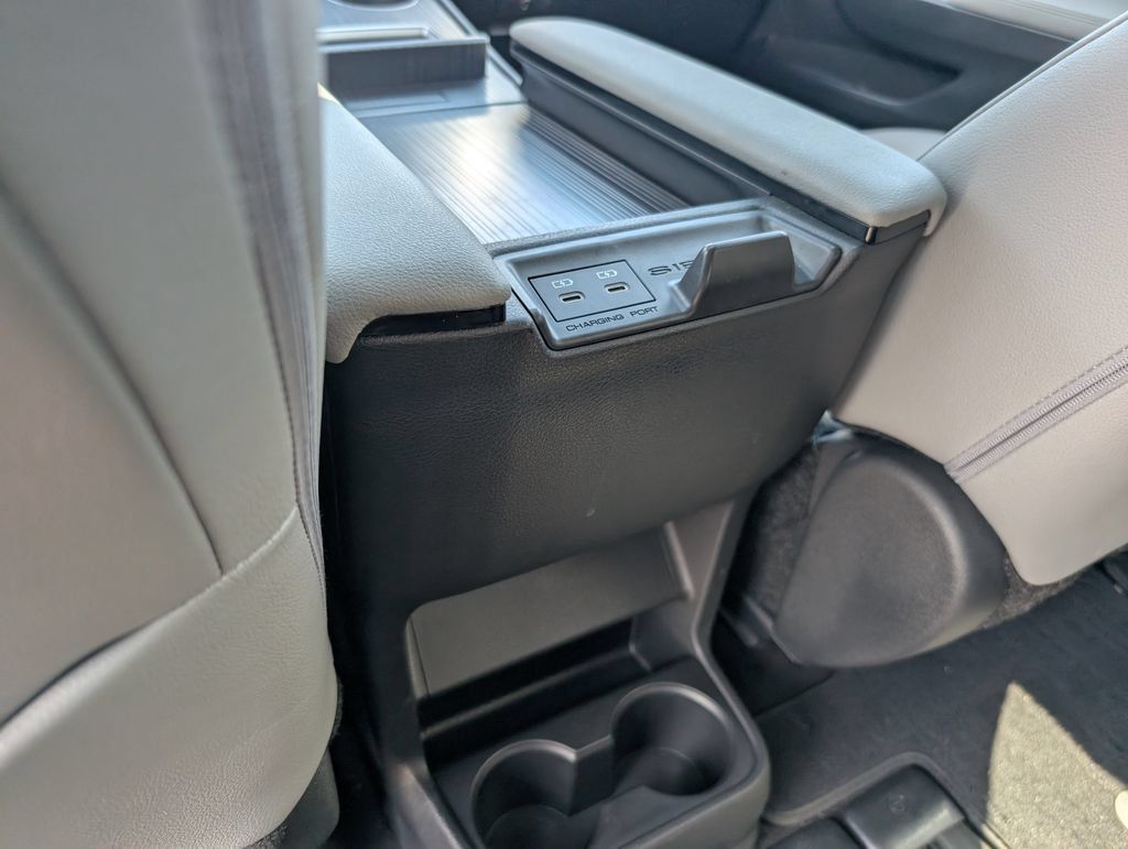 Used 2025 Toyota Sienna XLE w/ XLE Plus Package FWD image 29