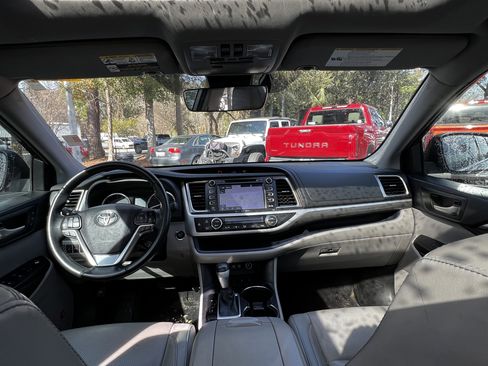 Used 2019 Toyota Highlander Limited Platinum image 36