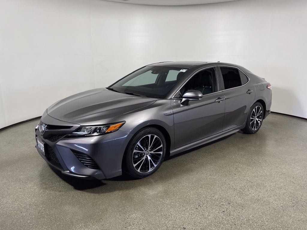 Certified 2020 Toyota Camry SE w/ Sunroof Package FWD image 7