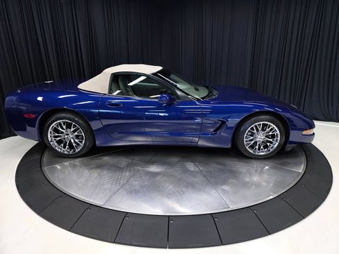 Used 2004 Chevrolet Corvette Convertible w/ Preferred Equipment Group RWD image 13