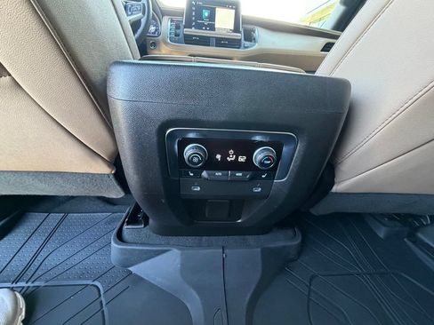 Used 2023 Chevrolet Suburban Premier AWD/4WD image 17