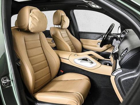 New 2026 Mercedes-Benz GLS 580 4MATIC image 23