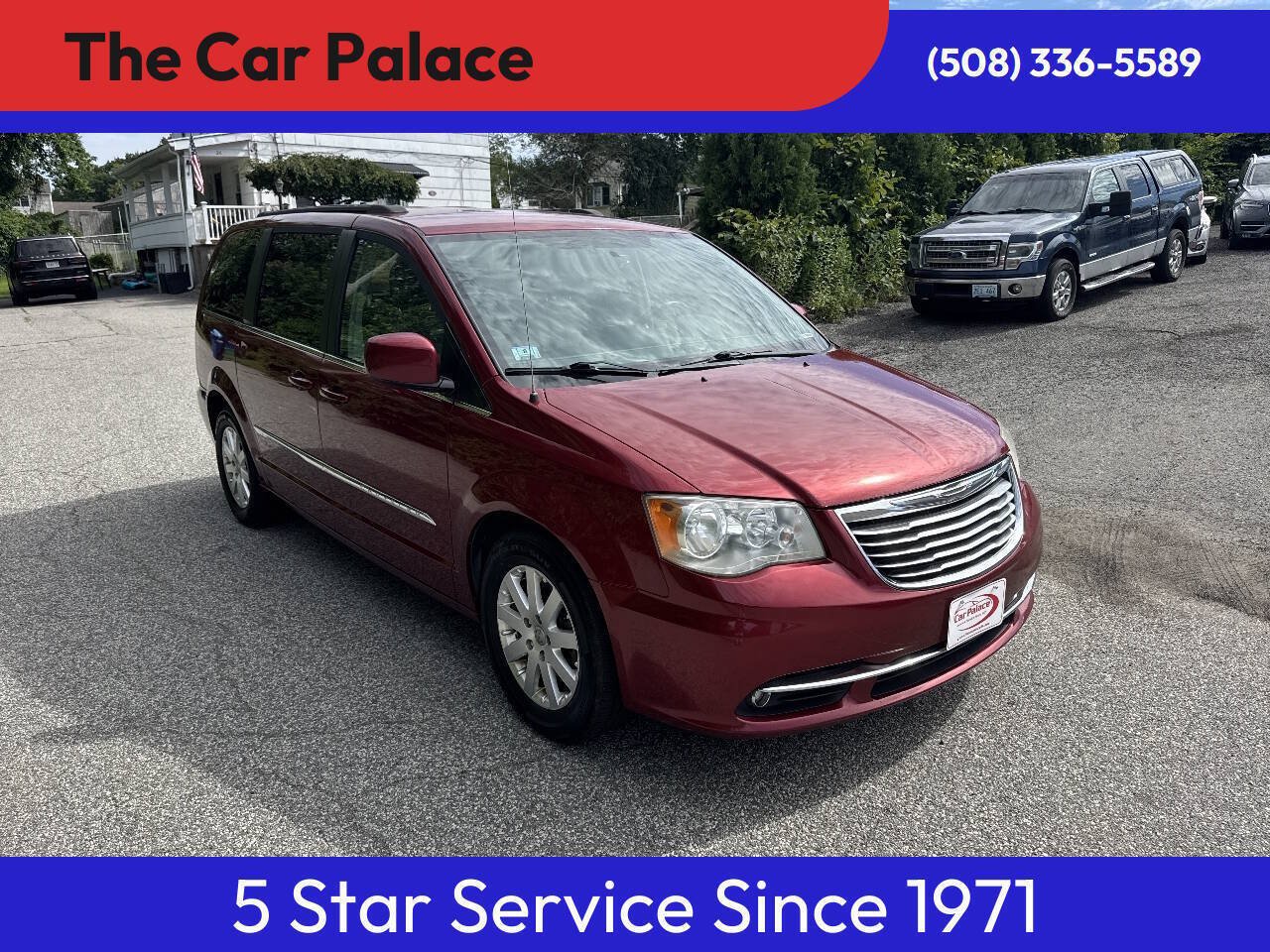 Used 2013 Chrysler Town & Country Touring FWD image 1