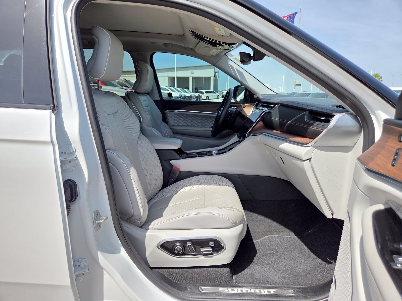 Used 2022 Jeep Grand Cherokee Summit RWD image 19