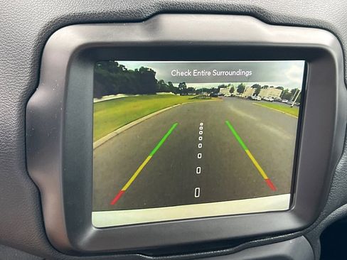 Used 2023 Jeep Renegade Trailhawk image 12