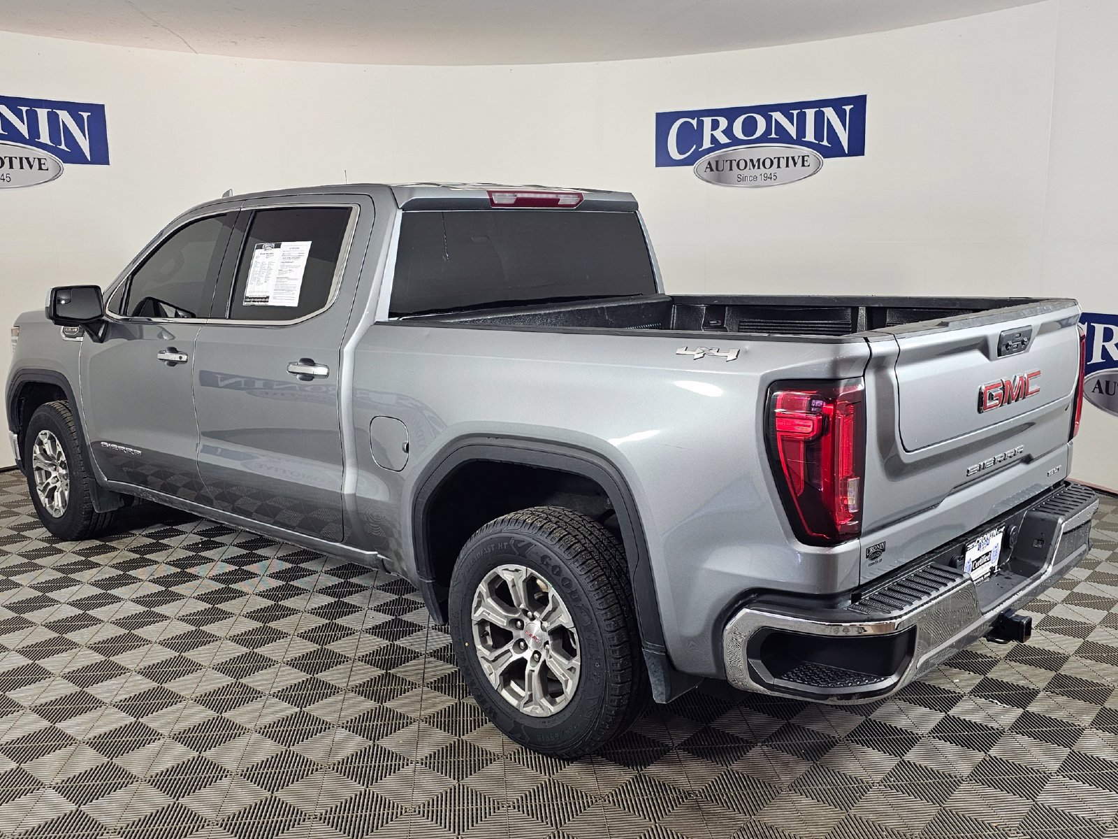 Used 2024 GMC Sierra 1500 SLT AWD/4WD image 4