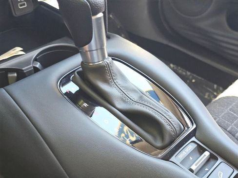 Certified 2025 Honda HR-V LX image 30